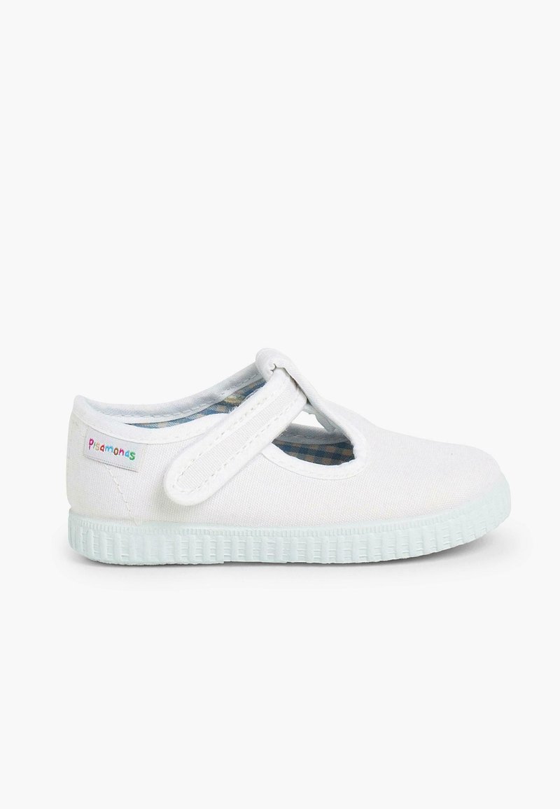 Valkoinen kankainen Mary Jane -kengät tarranauhalla, kumipohjalla ja sinivalkoisella ruudullisella vuorilla. Varustettu pienellä, monivärisellä brändilogolla.