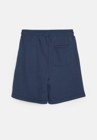 Mørkeblå bomullsshorts med ribbestrikket midjebånd, en enkelt baklomme og en avslappet passform med rette sømmer.