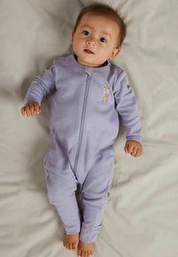 Body pour bébé violet clair à manches longues, fermeture éclair, avec un petit motif de cerf sur la poitrine, fabriqué en tissu doux à la texture lisse.