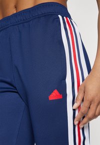 adidas Sportswear TIRO CUT 3 STRIPES TRACKPANTS - Treniņtērpa apakšdaļas - navy blue/white/better scarlet