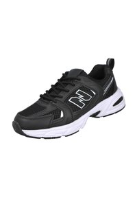 Zapatillas deportivas negras con tejido de malla y superposiciones sintéticas, con detalles en blanco, cordones y suela acolchada.