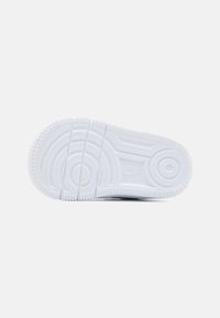 Nike Sportswear FORCE 1 LOW EASYON - Tenisice - white/cement grey/burgundy ash/royal pulse