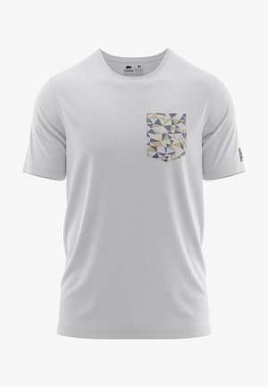 Witte t-shirt met korte mouwen en een geometrisch patroon in pastelkleuren op de zak. Zachte stof met een ronde hals en een relaxte pasvorm.