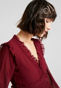 Forever New Bluse - berry