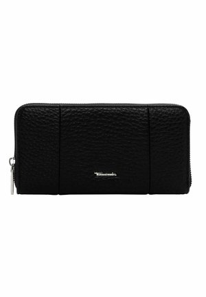 Zwarte leren portemonnee met een gestructureerde afwerking, ritssluiting en zilverkleurig logo-accent. Heeft drie aparte vakken aan de buitenkant.