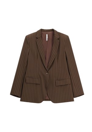 Blazer marrone a un bottone con sottili righe verticali bianche, rever a lancia e due tasche frontali con patta.