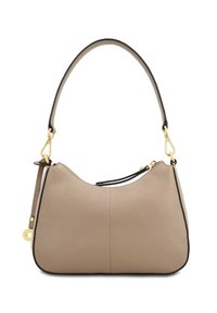 Beige leren handtas met een gebogen vorm, zwarte accenten en een enkele handgreep bovenaan; heeft gouden hardware en een ritssluiting.
