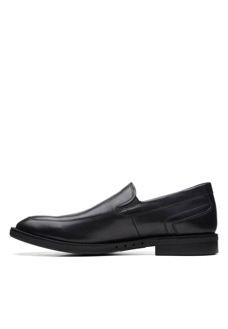 Czarne skórzane buty wsuwane o eleganckim designie, zaokrąglonym nosku, subtelnych detalach szwów oraz niskim, gumowym obcasie. Gładka tekstura.