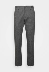 Pantalon gris foncé sur mesure avec passants de ceinture et coupe droite, présenté sur fond blanc.