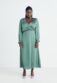 Vero Moda Curve VMCMARY ANKEL DRESS - Robe longue - dark forest