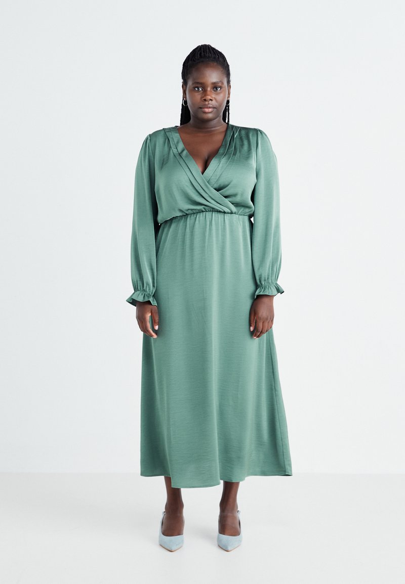 Vero Moda Curve VMCMARY ANKEL DRESS - Robe longue - dark forest