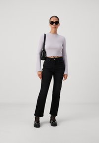 ONLY Petite ONLEVERLY SWEET FLARED - Vaqueros bootcut - washed black