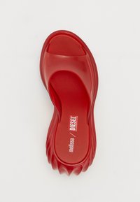 Melissa MELISSA QUANTUM PLATFORM X DIESEL AD. - Kontsaga tagant lahtised kingad - red