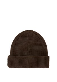 Beanie marrone lavorato a maglia con un motivo testurizzato. Presenta un risvolto nella parte inferiore e una cima arrotondata. Realizzato in materiale morbido e caldo.