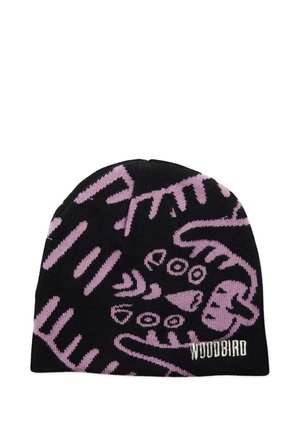 Schwarze Beanie-Mütze mit abstrakten pinken Mustern und "WOODBIRD" in Weiß auf dem vorderen unteren Rand bestickt.