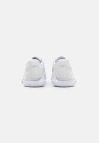Nike Performance COURT AIR ZOOM VAPOR PRO - Sapatilhas de ténis para vários pisos - white/metallic silver
