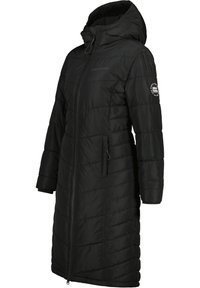 Lungo cappotto invernale nero trapuntato con cappuccio, zip frontale, tasche laterali e patch con logo sulla manica sinistra.