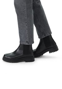 Manfield CHELSEA  - Stivaletti con plateau - schwarz