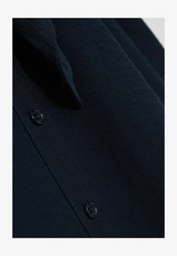 Ausgewählt, blue