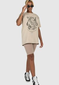 MJ Gonzales PAISLEY HEAVY OVERSIZED TEE - Majica kratkih rukava s printom - wet sand