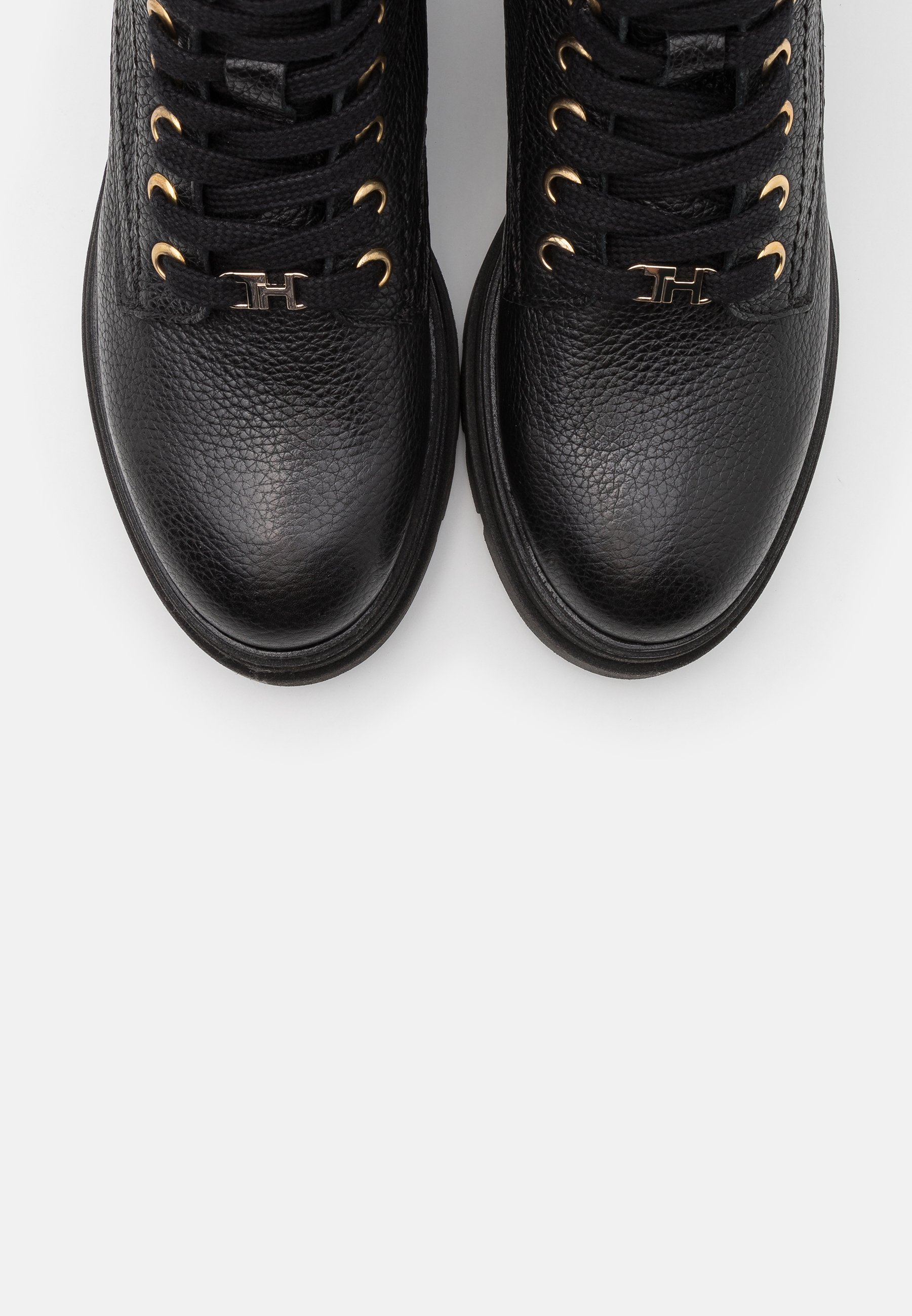 tommy hilfiger classic rugged lace up boots