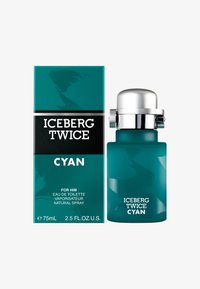 Eau de toilette-flaska med en cyan färgad glaskropp, silvermetallock och vit text. Åtföljd av en matchande cyan färgad låda med grafisk design.