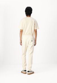 Only & Sons ONSRILEY PANTS  - Treningo apatinė dalis - antique white