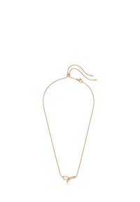 Delikat halskæde i roseguld med justerbar slider, prydet med en lille perle charm og sammenflettede led med indbyggede krystaller.