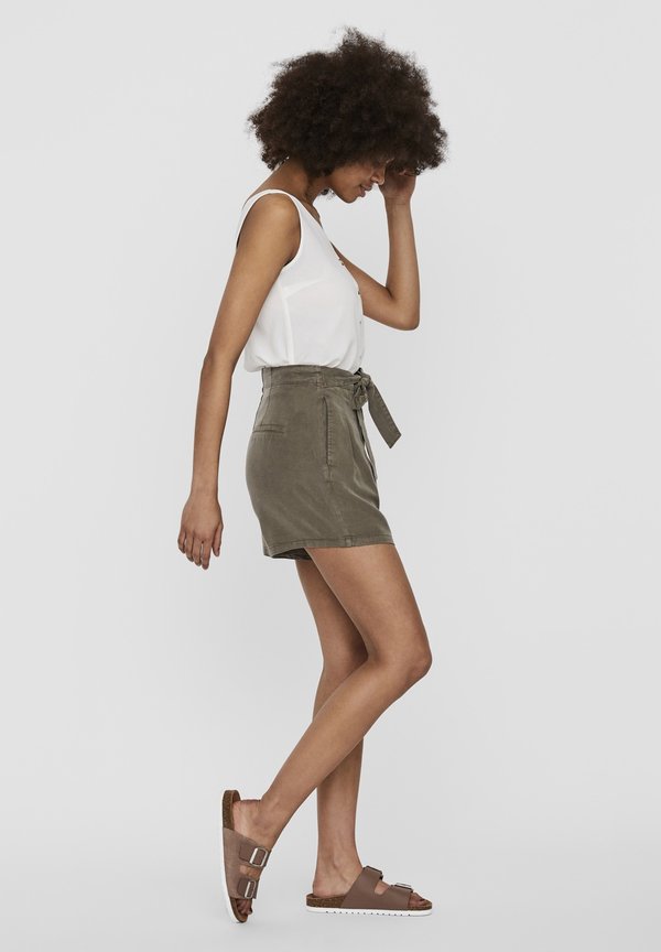 VMMIA LOOSE SUMMER - Shorts - bungee cord3