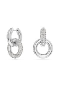 Orecchini in argento con due anelli intrecciati; uno lucido e l'altro decorato con piccoli pietre trasparenti, creando un contrasto textures.