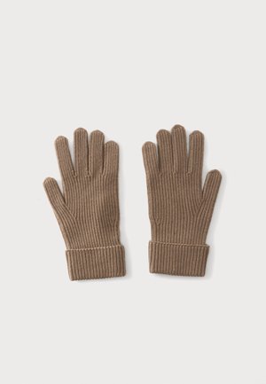 Paire de gants tricotés marron avec poignets côtelés, posés à plat sur un fond neutre, montrant tous les doigts et le pouce.