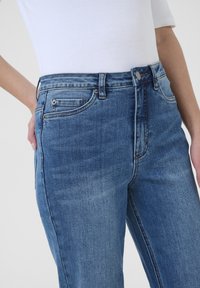 Kaffe Džíny Bootcut - medium blue denim