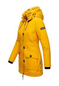 Geltonas izoliuotas parka su nuimamais gaubtu, priekiniais mygtukais, pleišto formos kišenėmis ir elastiniais rankogaliais. Lygaus paviršiaus ir kontrastingų juodų akcentų.