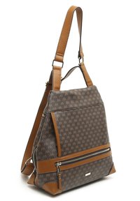 Sac à bandoulière marron avec un motif géométrique texturé et des accents couleur fauve, doté d'une poche avant zippée et d'une sangle ajustable.