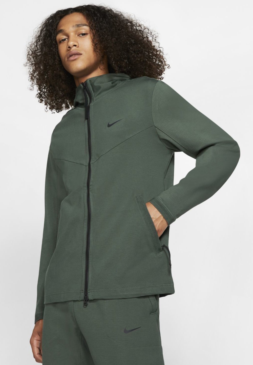 survetement tech pack