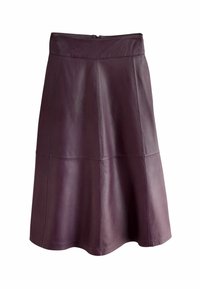 Falda de cuero morada con forma acampanada en A, que presenta una textura suave y detalles en las costuras. Incluye un cierre de cremallera trasero discreto.