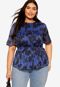 Curves Like These FLUTTER SLEEVE REGULAR FIT - Bluse - blue