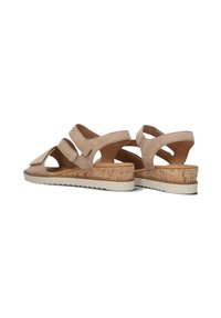 Beige sandalen met drie verstelbare banden, kurken tussenzool en rubberen uiterlijk. Beschikt over een open ontwerp en een gestructureerde afwerking.