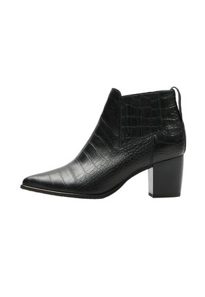 Black ankle boot with a pointed toe, made from textured leather with a crocodile pattern, featuring a block heel and elastic side panels.