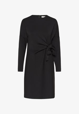 Mustkas pikkade varrukatega põlvekohale ulatuv kleit, millel on ümmargune kaelus ja külgseotus, valge tausta taustal.