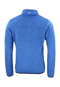 Giacca in pile blu con un motivo a maglia testurizzata, dotata di un alto colletto e un logo di montagna sul retro. Il bordo nero delinea l'orlo e i polsini.