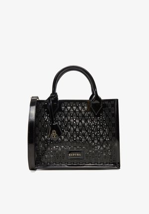 Bolso de mano de charol negro con patrón de recortes triangulares, dos asas, correa de hombro desmontable y placa con el logo dorado de Badura en la parte frontal.
