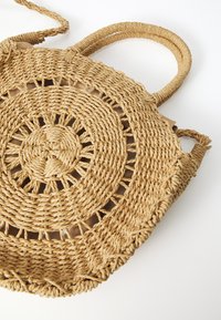 ONLY ONLPENELOPE BEACH ROUND CROSSOBODY - Olkalaukku - toasted coconut