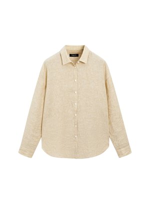 Beżowa koszula z długim rękawem, zapinana na guziki, z subtelnymi pionowymi paskami, szpiczastym kołnierzem i mankietami na guziki, rozłożona na białym tle.