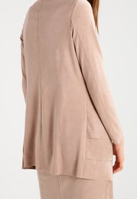 comma Cappotto corto - sand