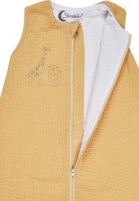 Gelber Musselin-Schlafsack mit Reißverschluss und gestickten Designs von Giraffe und Löwe. Mit einem weichen, weißen Innenfutter und einer strukturierten Außenseite.