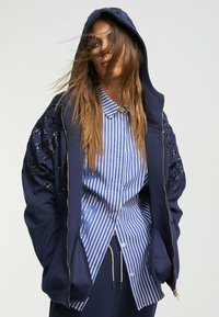 LOLA CASADEMUNT Sudadera con cremallera - blue