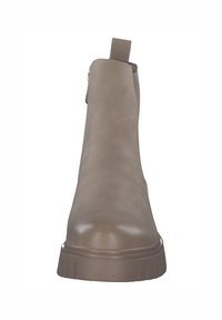 Bottines chevilles en faux cuir marron avec une texture lisse, fermeture éclair sur le côté et une languette à l'arrière. Elles sont dotées d'une semelle en caoutchouc robuste avec des rainures.