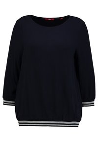 Pullover blu navy con maniche a tre quarti, dotato di scollatura rotonda e orlo e polsini a strisce argento a contrasto. Tessuto dalla texture liscia.