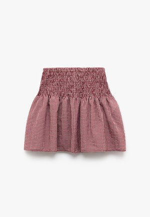 Rood en wit geruit blouse met een smock-borstvoordeel en een uitlopende zoom, met een gestructureerde stof en een lichtgewicht ontwerp.